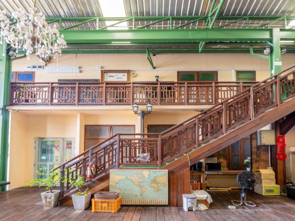 Art Hotel Sanamchai Bangkok Exterior photo