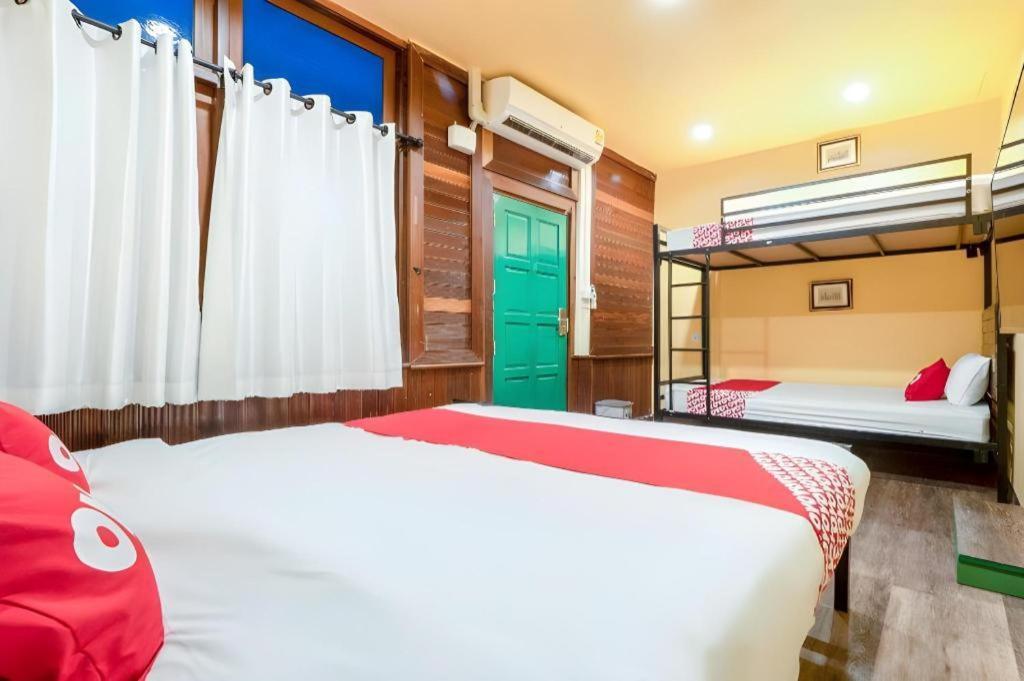 Art Hotel Sanamchai Bangkok Exterior photo