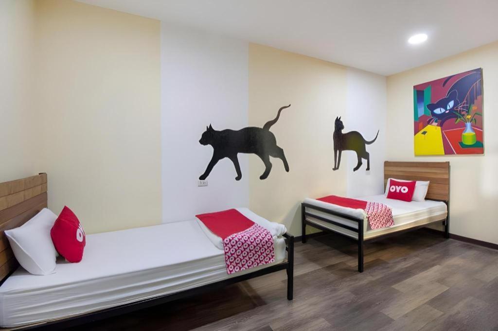 Art Hotel Sanamchai Bangkok Exterior photo