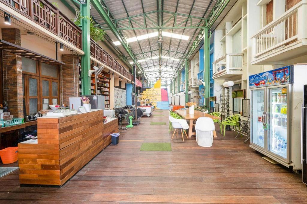 Art Hotel Sanamchai Bangkok Exterior photo