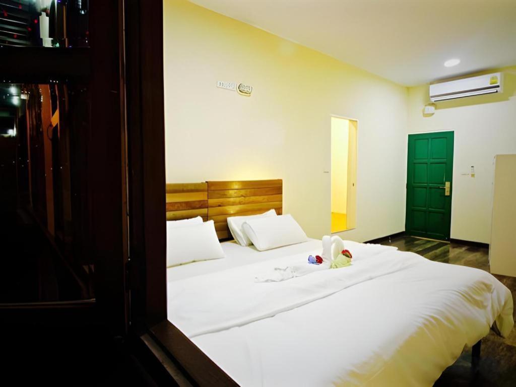 Art Hotel Sanamchai Bangkok Exterior photo