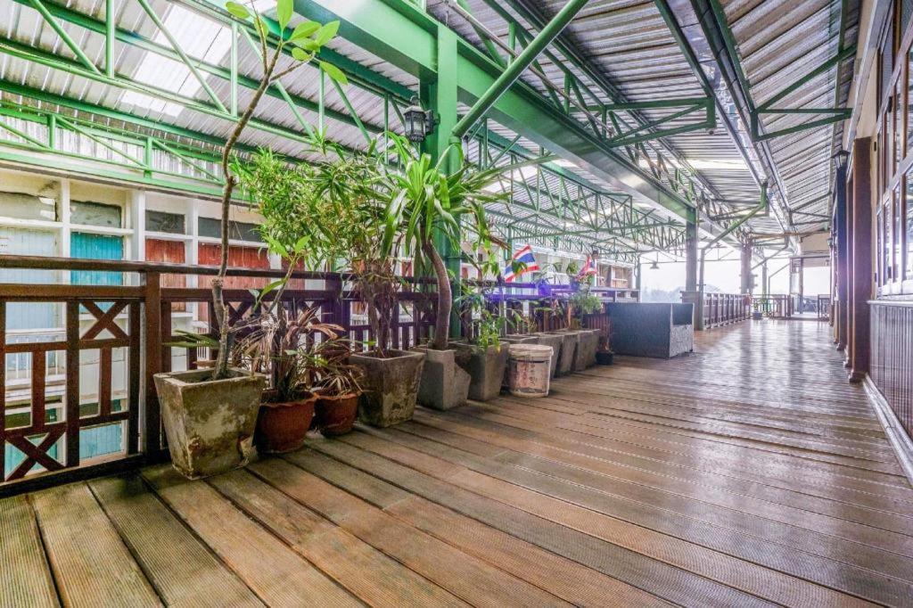 Art Hotel Sanamchai Bangkok Exterior photo