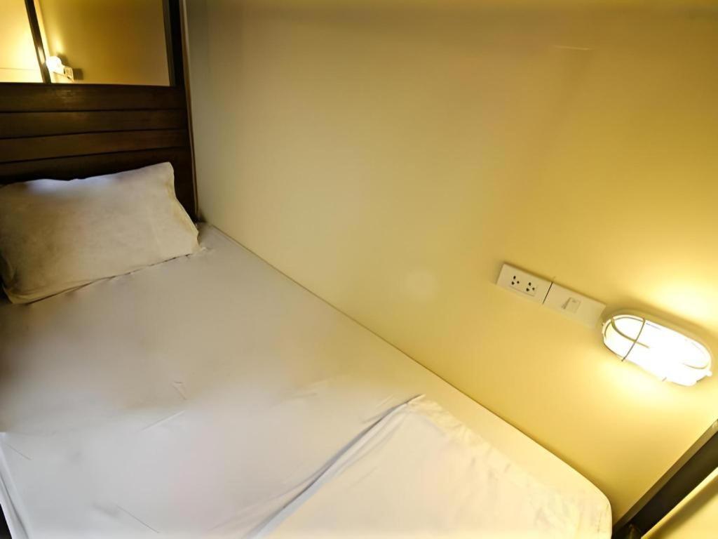 Art Hotel Sanamchai Bangkok Exterior photo